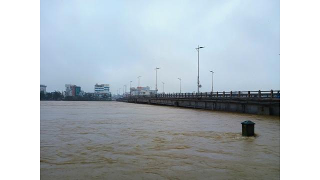 Miền Trung oằn mình giữa lũ dữ – Quốc lộ bị phong tỏa, người dân khẩn cấp sơ tán