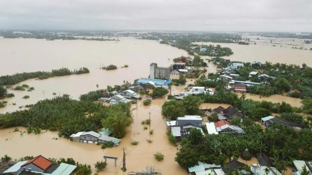 Miền Trung oằn mình trong lũ lớn – Ít nhất 8 người thiệt mạng, hàng chục nghìn hộ bị ảnh hưởng